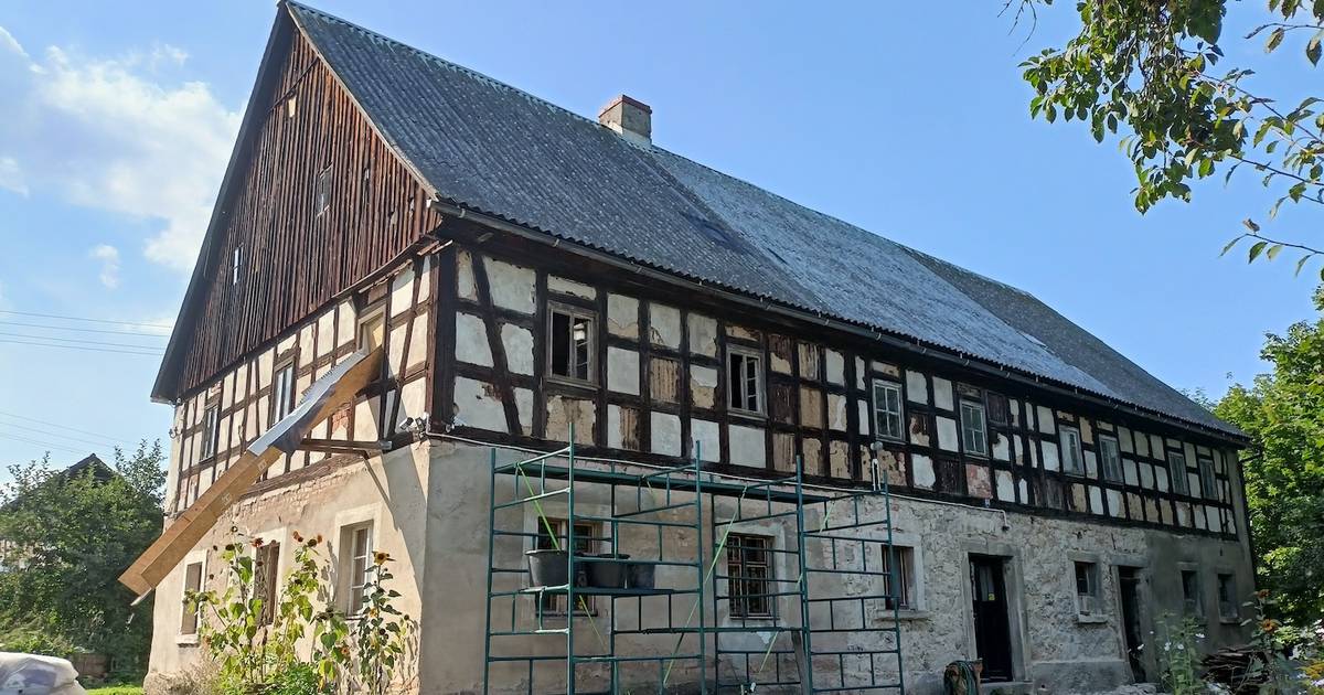 Polacy odnawiają dom szachulcowy. "Taki dom kupuje się z pasji"
