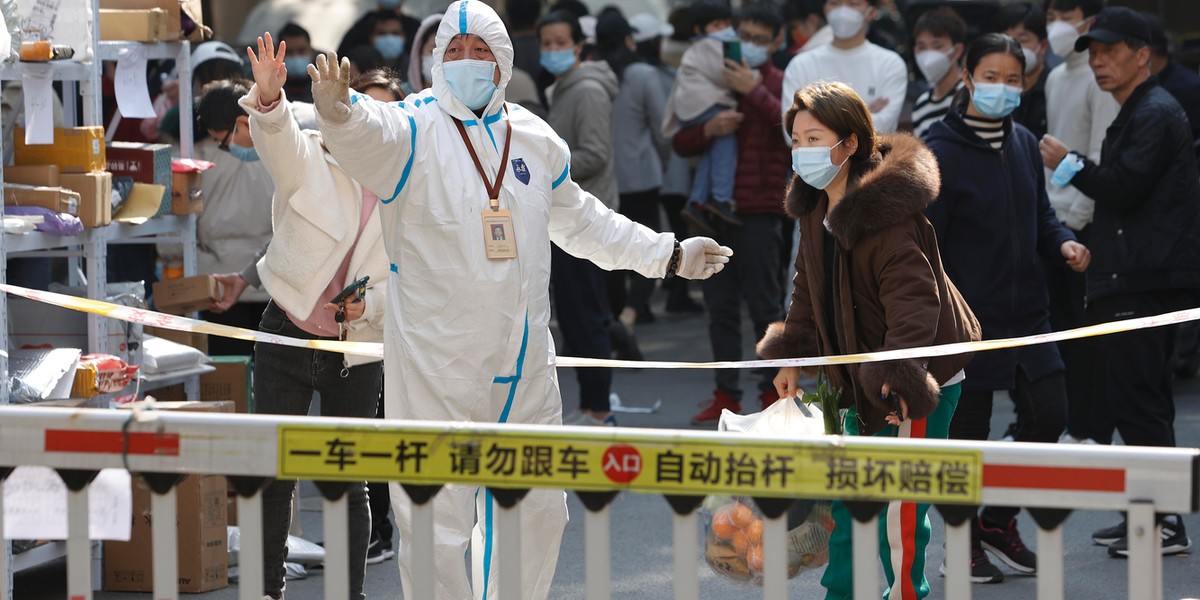 Chiny są pewne, że to nie ostatnia taka akcja. "W przyszłości działania te staną się standardowymi procedurami epidemicznymi, wdrażanymi w okresie jesieni i zimy" - powiedział szef zespołu ds. pandemii.