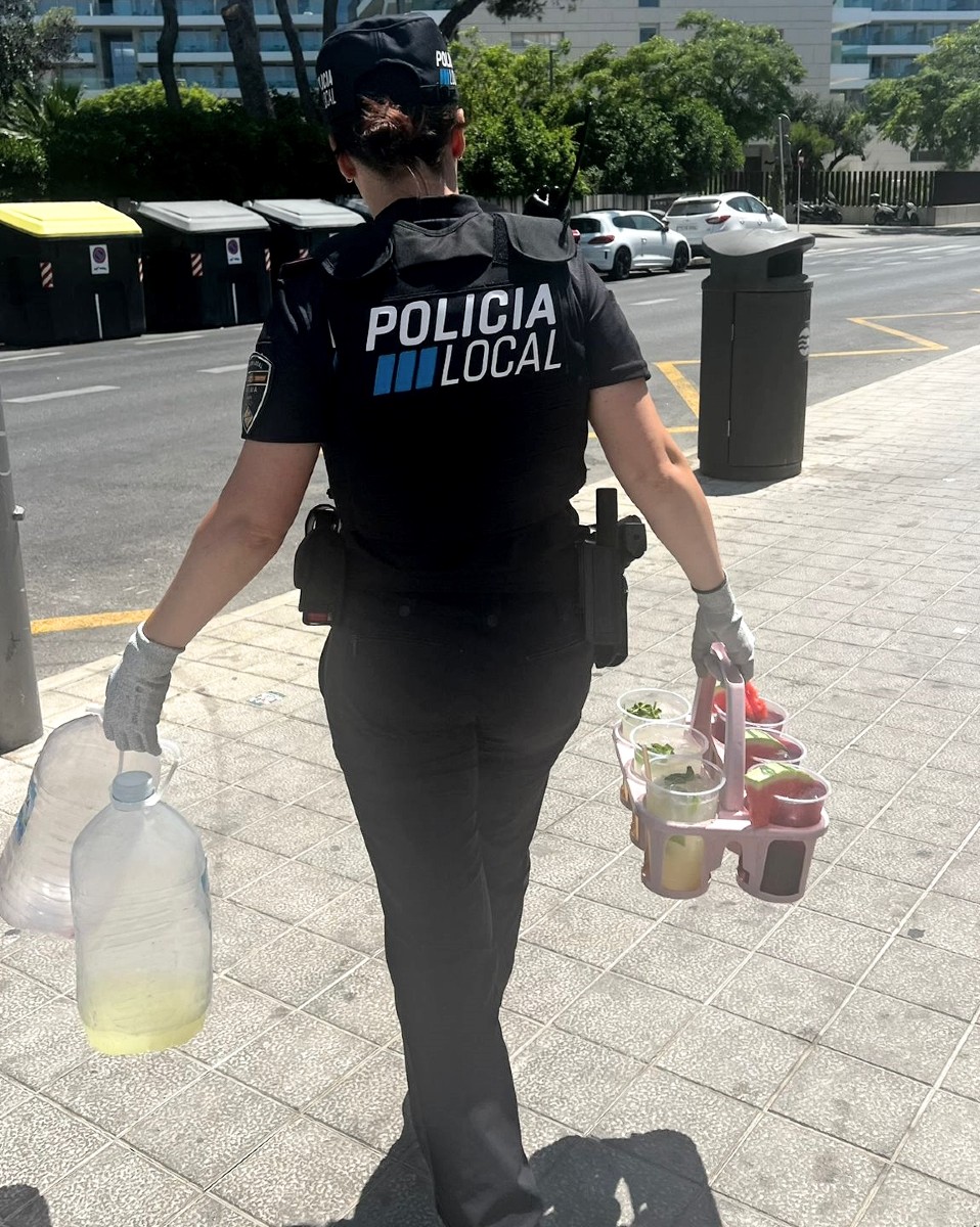 Polícia prichytila predavača predávať nápoje s pochybnou hygienou.