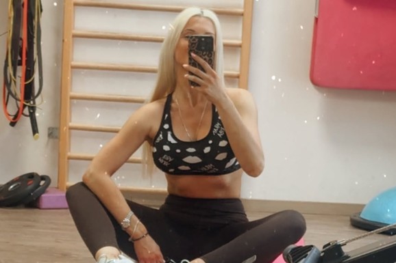 "KAŽU POSLE CARSKOG REZA NEMA TRBUŠNJAKA" Anja Mit pet meseci nakon porođaja grmi u teretani: "Svi misle da ne izlazim odavde", a evo u čemu je njena tajna (VIDEO)