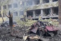 Mariupol, Ukraina, 09.03.2022. Zniszczony po rosyjskim nalocie sierociniec i szpital położniczy w Mariupolu