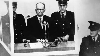 Adolf Eichman podczas procesu w Jerozolimie w 1961 r. Został uznany winnym zbrodni przeciwko ludzkości. Wyrok wykonano w maju 1962 r. 