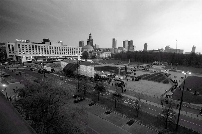 plac Piłsudksiego, żałoba, Warszawa, katastrofa, śmierć prezydenta, Lech Kaczyński, msza