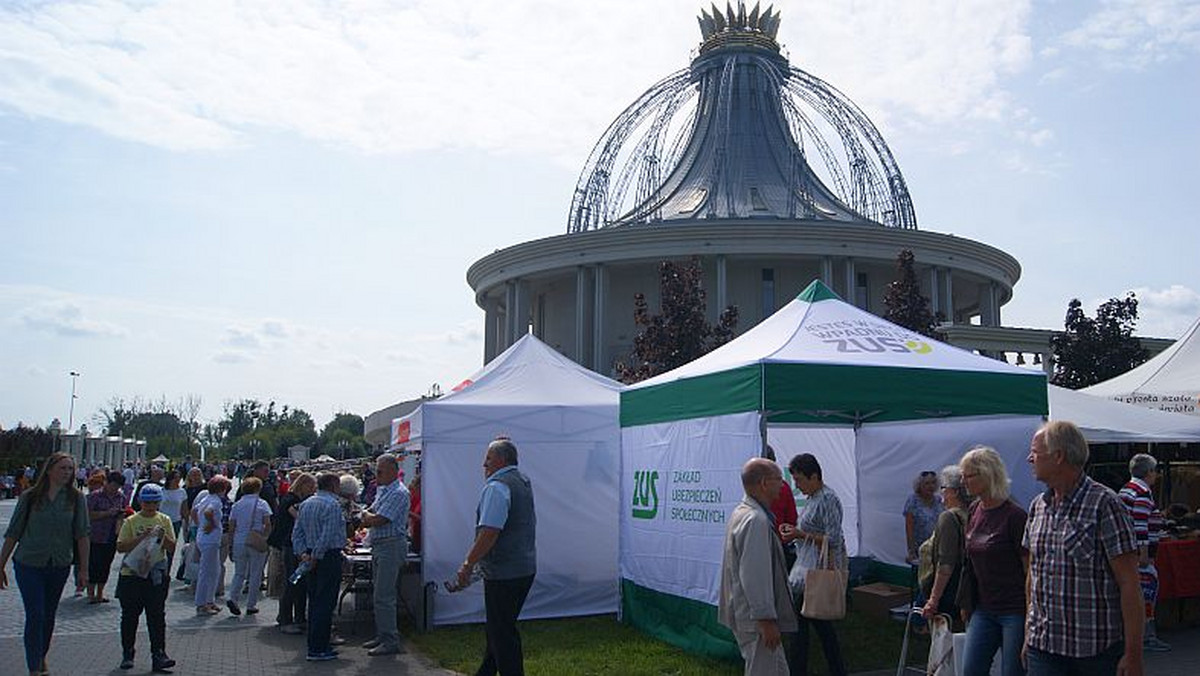 Toruń: Poczta Polska i ZUS są zadowolone z udziału w Pikniku Radia Maryja