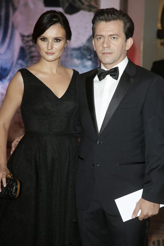 Piotr Głowacki z żoną Agnieszką na premierze 'Karbali' w Teatrze Wielkim