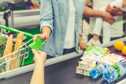 Większość Polaków uważa, że koszty życia w Polsce są wysokie lub bardzo wysokie