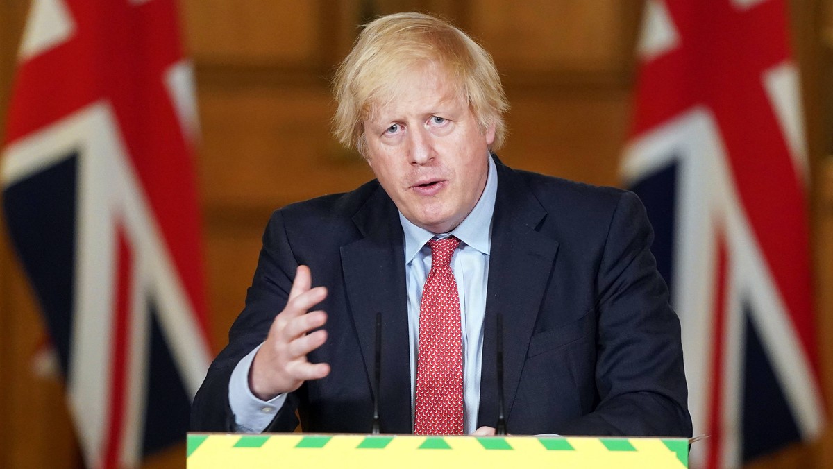 Premier Wielkiej Brytanii Boris Johnson przekazał w poniedziałek podczas wideokonferencji przewodniczącym instytucji Unii Europejskiej, że Londyn nie będzie wnioskował o przedłużenie okresu przejściowego po brexicie.