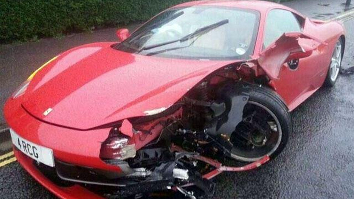 Pewien właściciel Ferrari 458 miał nieszczęście skorzystać z niewłaściwych usług mycia swojego samochodu…