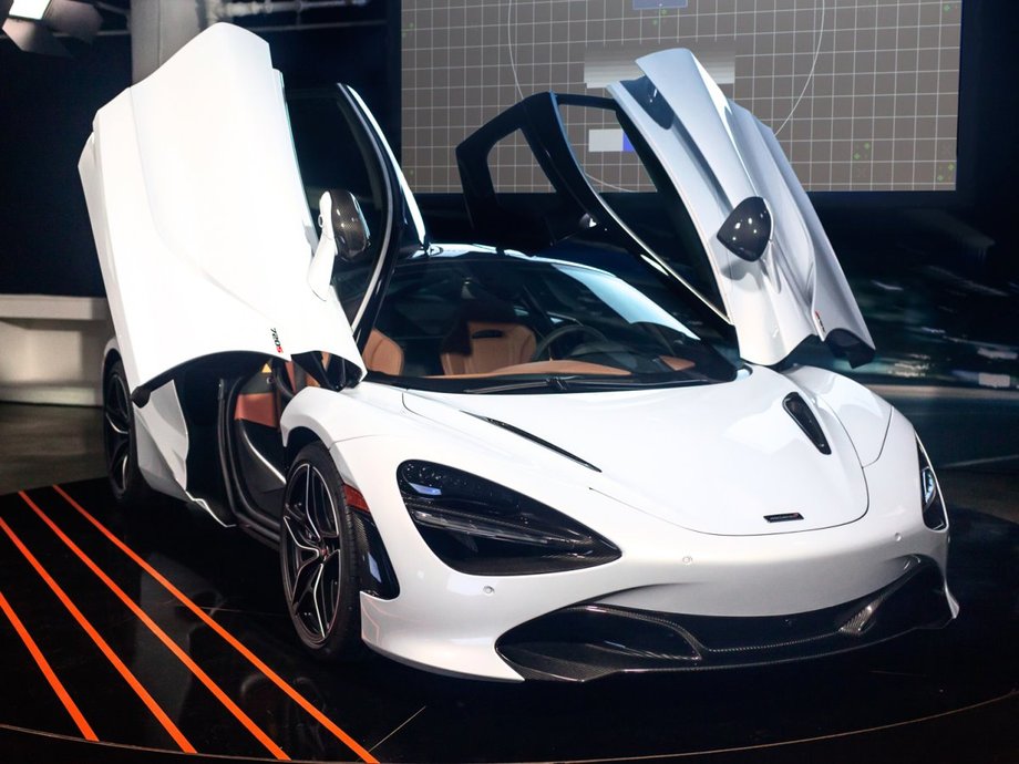 McLaren pokazał swój supersamochód drugiej generacji - 720S.