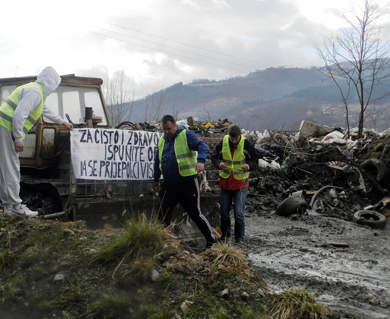 PRIJEPOLJE 02 ne dozvoljavaju ulaz komunalcima na deponiju nezadovoljni mestani foto zeljko dulanovic