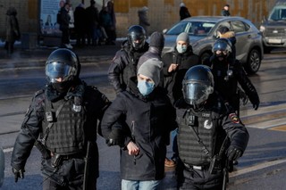 Ponad 200 osób zatrzymano w okolicach sądu, gdzie trwa proces Nawalnego