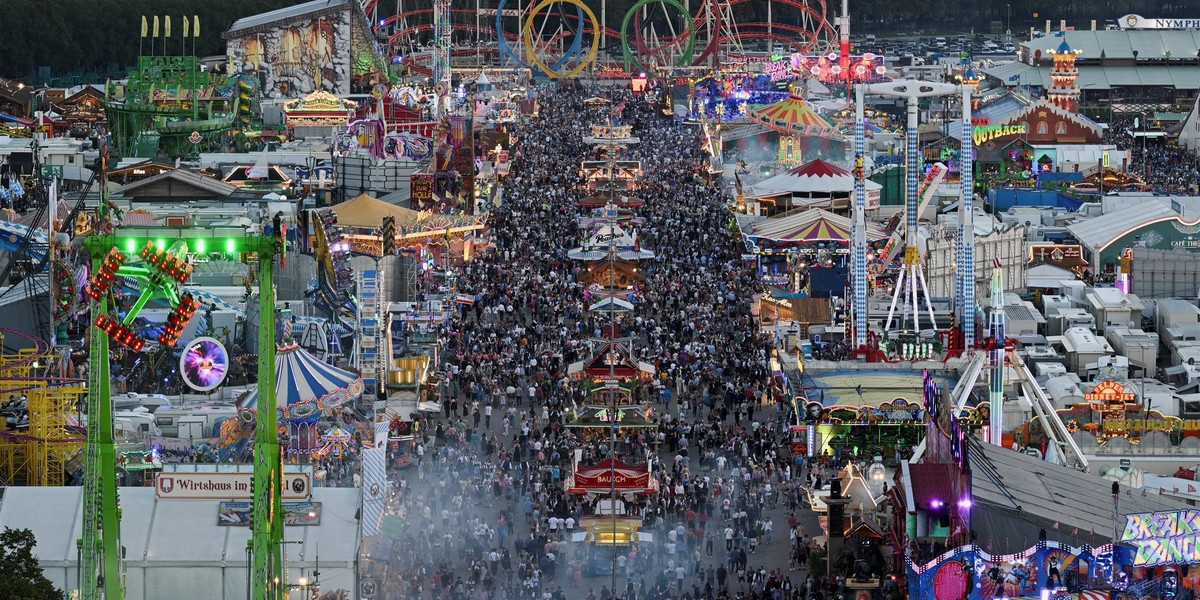 Niemcy Wypadek Na Kolejce Górskiej Podczas Oktoberfestu Są Ranni 7364