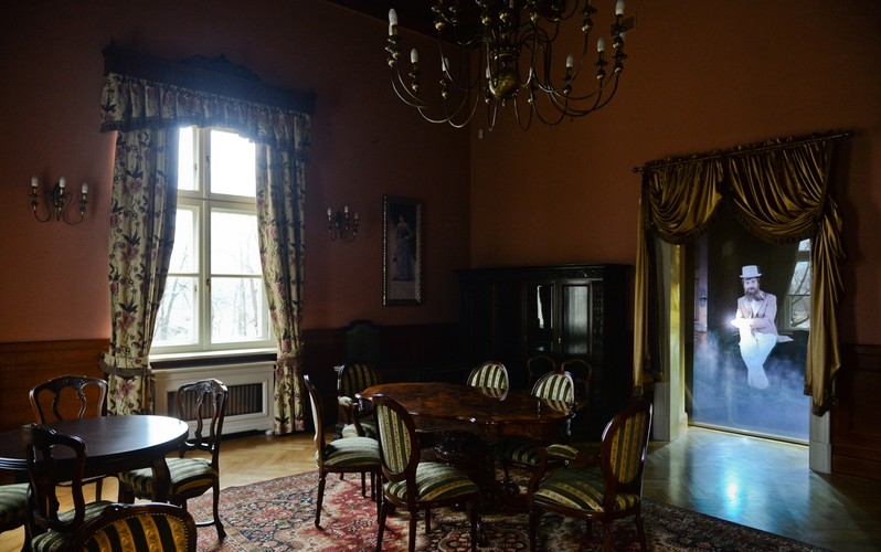 Hologramy uczą historii pałacu