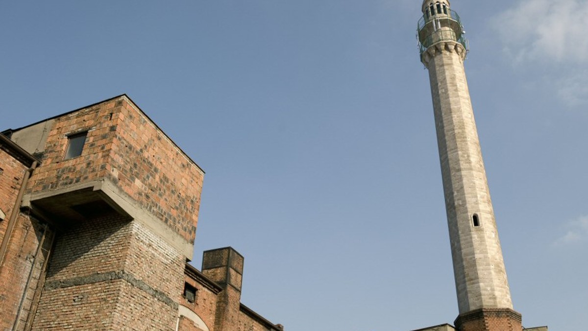 Michał Boruczkowski, radny Prawa i Sprawiedliwości zaproponował, by komin Starej Gazowni zamienił się w minaret. – Powstanie minaretu nie spowoduje zalewu Poznania muzułmańskimi imigrantami – uważa radny. Zdaniem prezydenta Jacka Jaśkowiaka powstanie minaretu nie jest możliwe, chociażby ze względu na brak funduszy.