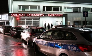 Świadek ataku na Adamowicza: Człowiek, który trzymał nóż, cały czas chodził po scenie