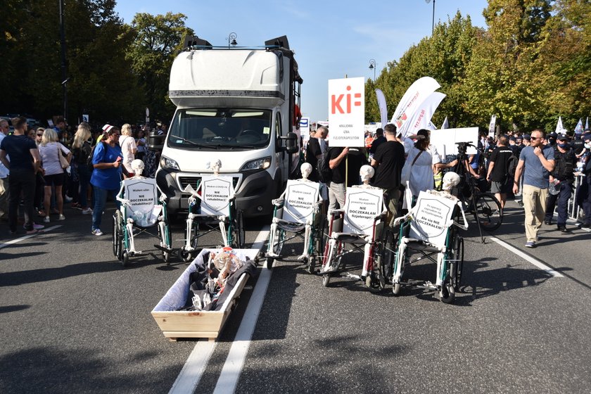 Warszawa: protest medyków w stolicy. Liczne utrudnienia