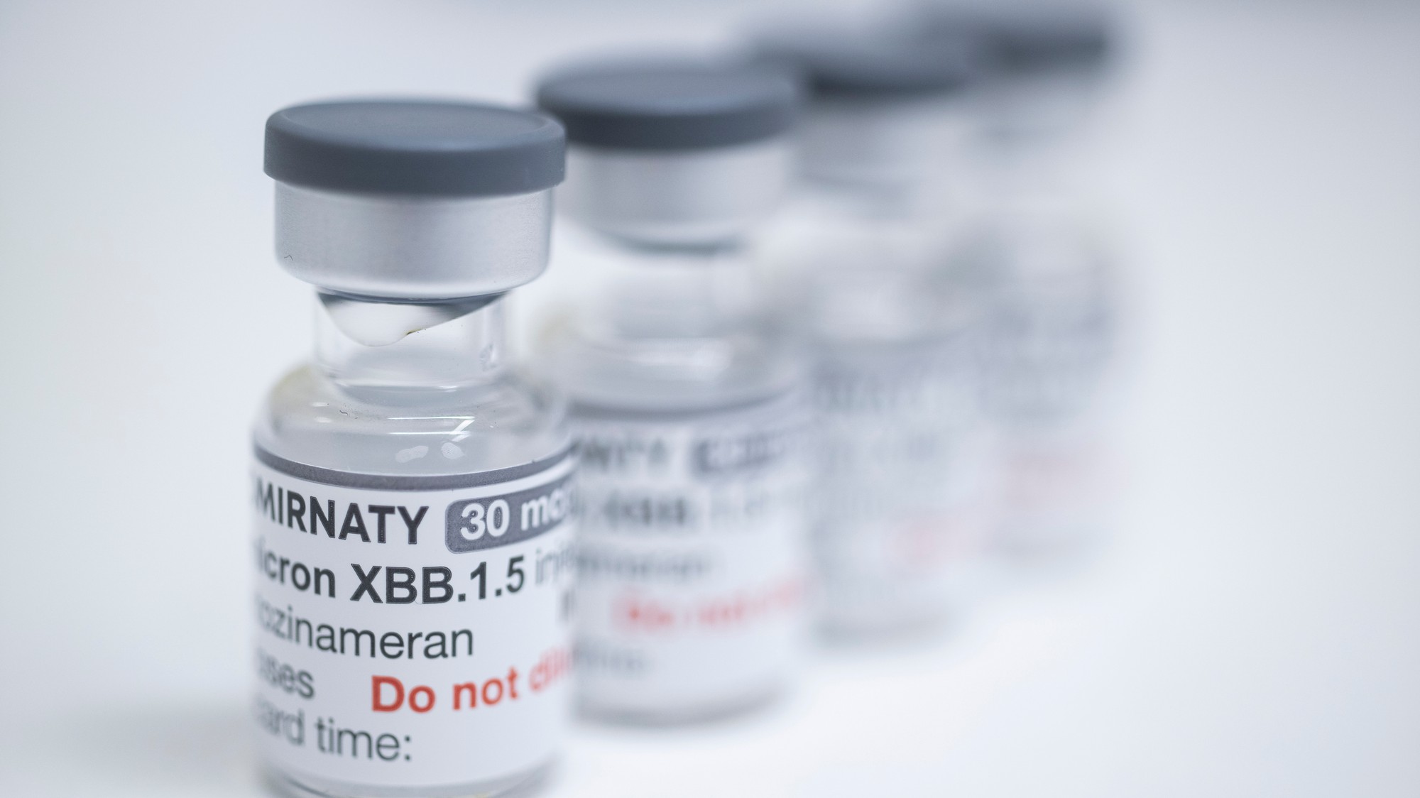 Vakcíny Comirnaty na očkovanie proti koronavírusu - ilustračné foto