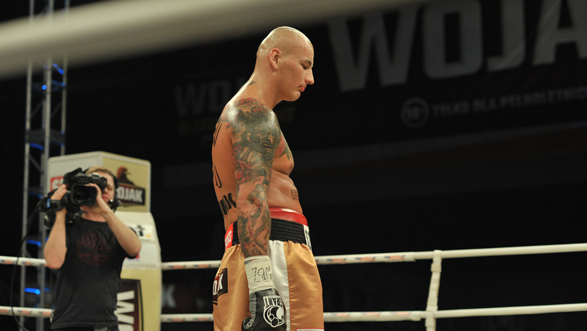 Artur Szpilka wygrał walkę wieczoru gali Wojak Boxing Night. Polak pokonał Briana Minto przez jednogłośny werdykt sędziów. Polak nie był jednak zadowolony po walce, gdyż nie trzymał się obranej taktyki. - Trener był trochę zły, bo nie schodziłem i nie biłem na dół - mówił na gorąco po pojedynku na antenie Polsat Sportu.