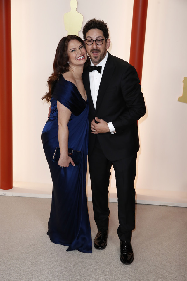 Katie Lowes i Adam Shapiro na Oscarach 2023