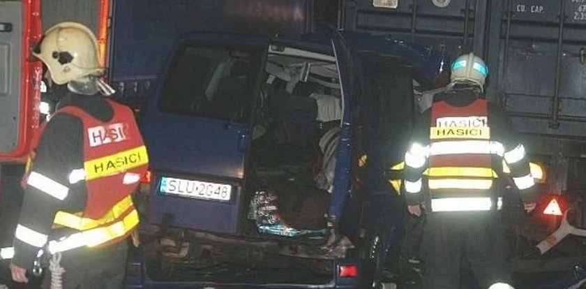 Tragedia! Polski bus zderzył się z TIR-em w Czechach