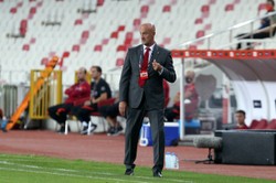 Selekcjoner reprezentacji Węgier zakażony koronawirusem