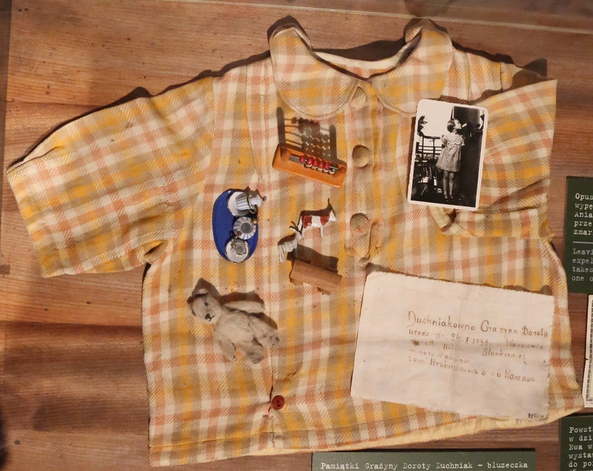 Ta bluzeczka i zabawki należały do dziewczynki o imieniu Grażyna, Dorota Duchniakowna.