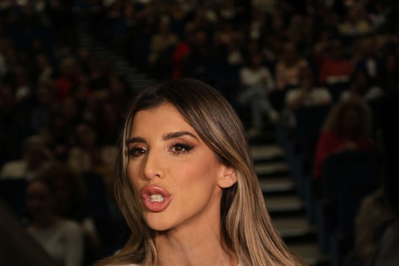 JOVANA PAJIĆ MEĐU PRVIMA STIGLA NA MARIJIN KONCERT "Pitala sam je jedno pitanje, a ona mi je rekla da je SAMO PUSTIM", evo što je Šerifovićeva bila nerovzna