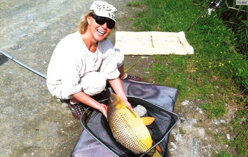 Lepa Brena sa šaranom "kapitalcem"