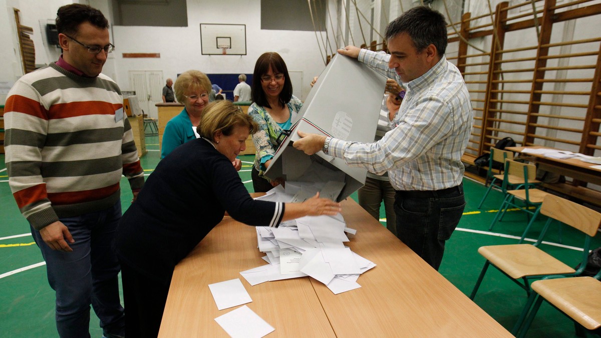 Za miażdżące zwycięstwo przeciwników kwot osiedlania imigrantów uznał wiceszef rządzącej na Węgrzech partii Fidesz Gergely Gulyas referendum w tej sprawie. Gulyas wypowiadał się po zamknięciu lokali wyborczych.