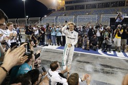 Formuła 1: Rosberg chce nadal jeździć w ekipie Mercedesa