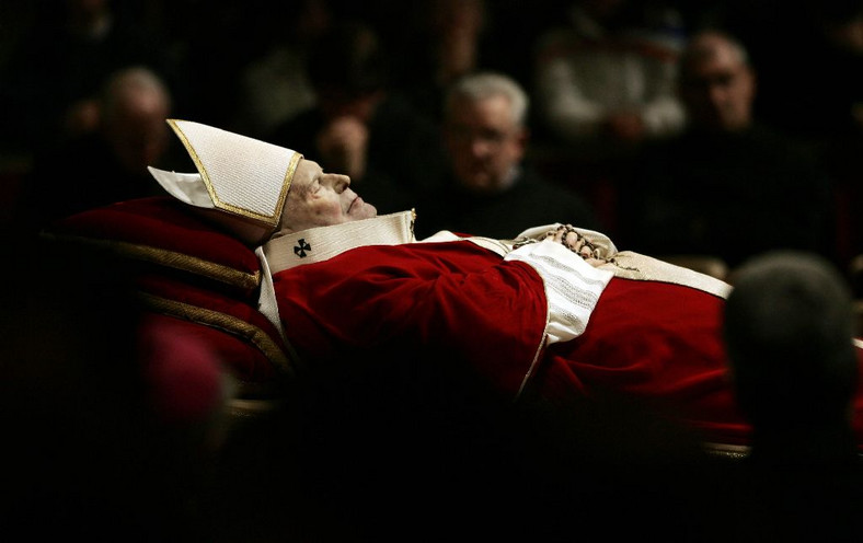Uroczystości pogrzebowe Papieża Jana Pawła II w Bazylice Św. Piotra na Watykanie, 04.04.2005. fot. zuma/newspix.pl