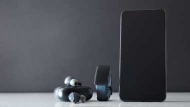 przekroczone normy ołowiu w smartwatchach i słuchawkach – wyniki kontr