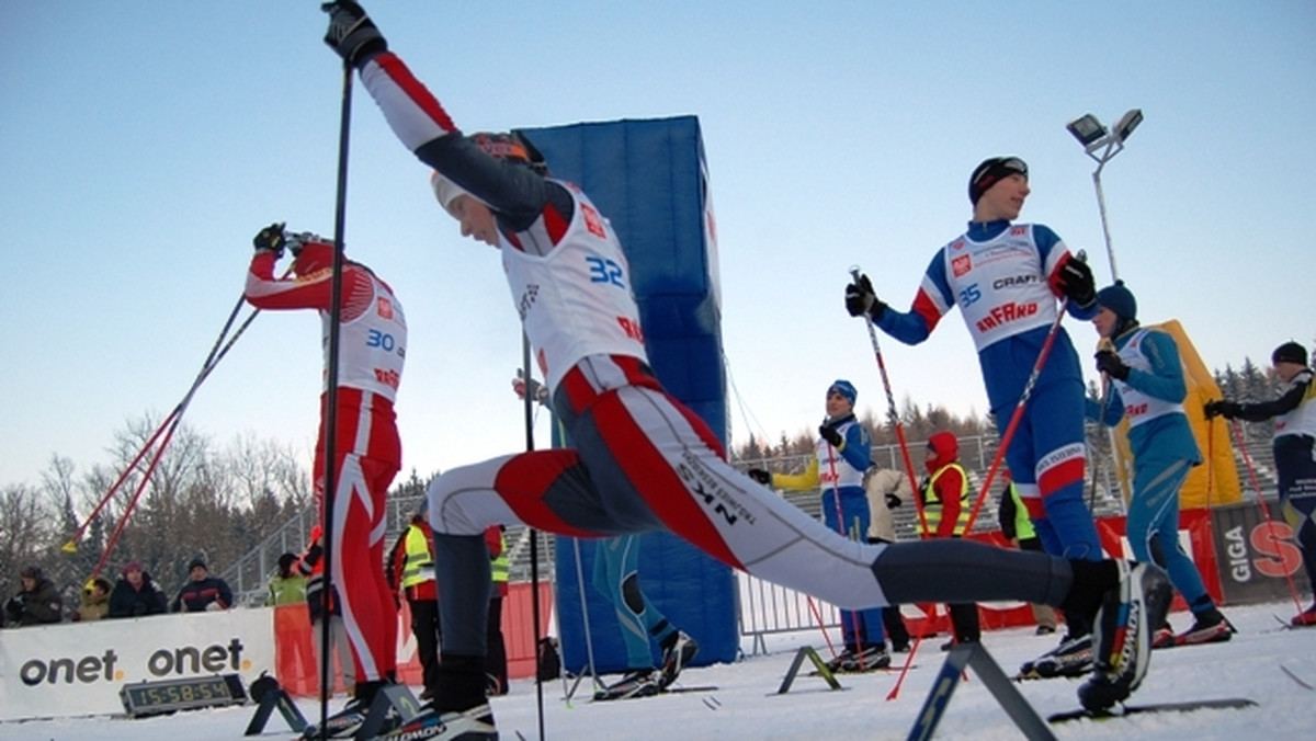 Rywalizacja w Biegu na Igrzyska 2012 przeniosła się do Dusznik - Zdroju - sobota na malowniczej Jamrozowej Polanie była premierowa pod kilkoma względami. Ponad 200 młodych biegaczy i biegaczek po raz pierwszy w trzyletniej historii programu miało okazję rywalizować w ośrodku sportów zimowych znanym dotąd z zawodów biathlonowych.