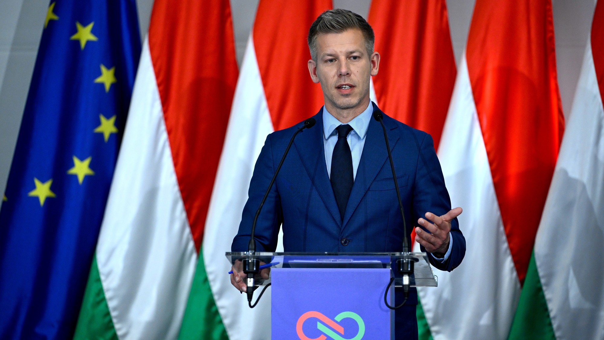 Budúci maďarský premiér a predseda strany Tisza Péter Magyar.