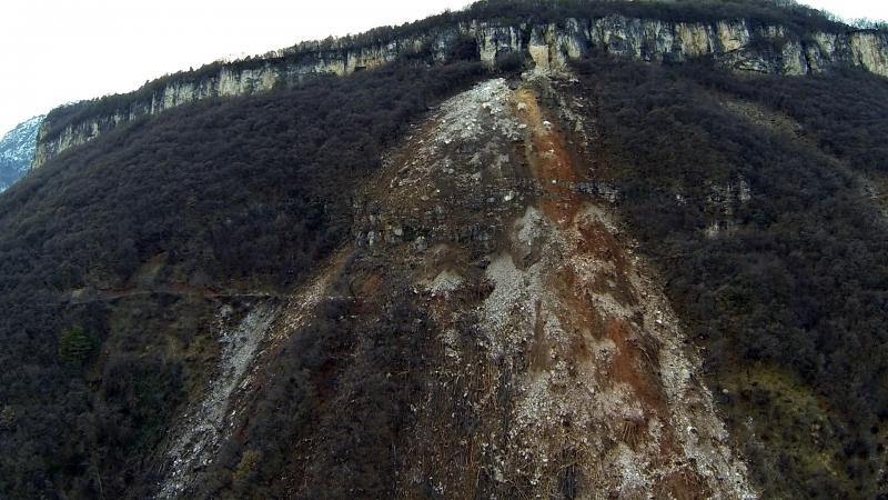 Tramin - ogromny głaz stoczył się na gospodarstwo