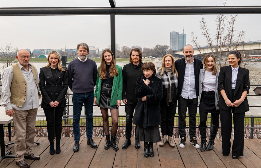 Aleksandra Martinović TS i glumačka ekipa serije Dug moru