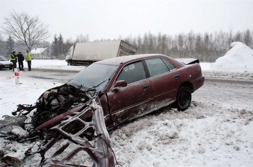 Z toyoty został wrak. Kolejna śmierć na drodze! FOTO