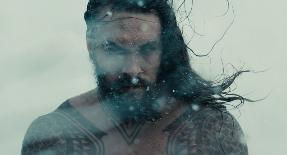 Jason Momoa w filmie 'Liga Sprawiedliwości'. Polska premiera 17 listopada 2017 roku.