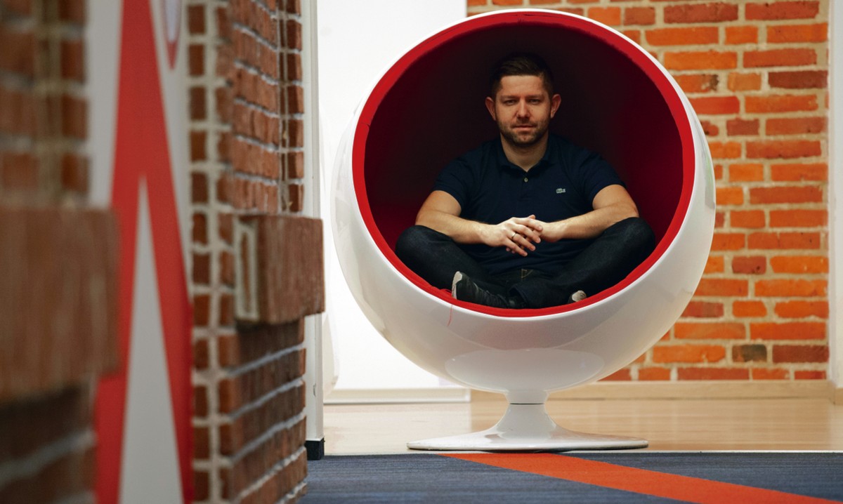 Michał Sadowski, prezes zarządu Brand24 SA, odnoszącego międzynarodowe sukcesy narzędzia do monitoringu marki w internecie.