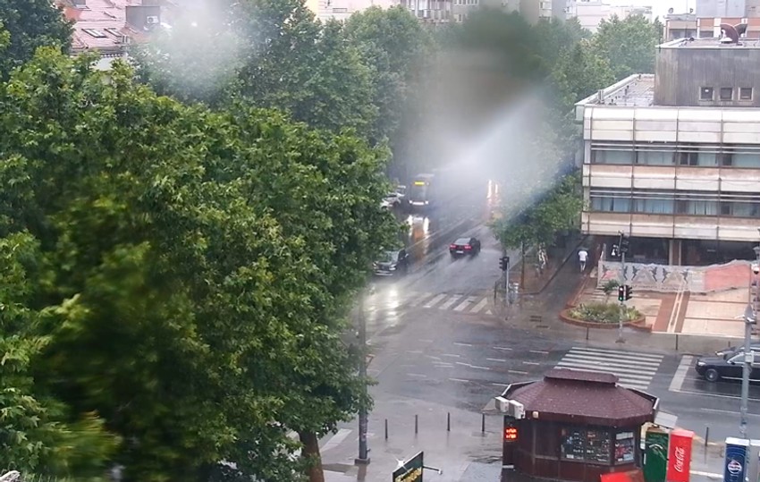 Poplavljene ulice u Beogradu, jaka kiša pogodila prestonicu