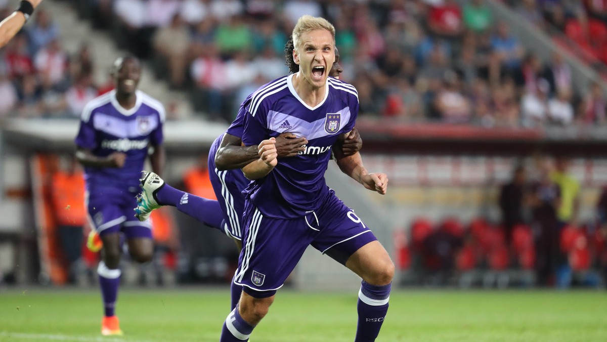 Anderlecht Bruksela wygrał w Pradze ze Slavią 3:0 (0:0) w pierwszym meczu czwartej rundy kwalifikacji do Ligi Europy. Cały mecz wśród gości rozegrał Łukasz Teodorczyk i w 62. minucie polski napastnik zdobył jedną z bramek dla belgijskiego zespołu.