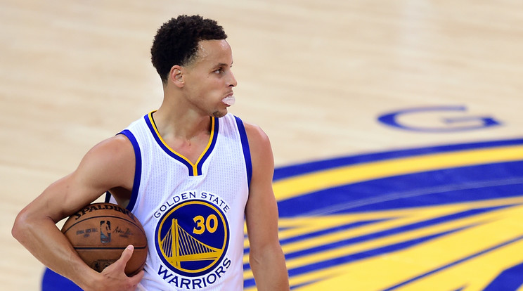 Curry vezette Warriors sorra dönti meg a rekordokat /Fotó: AFP