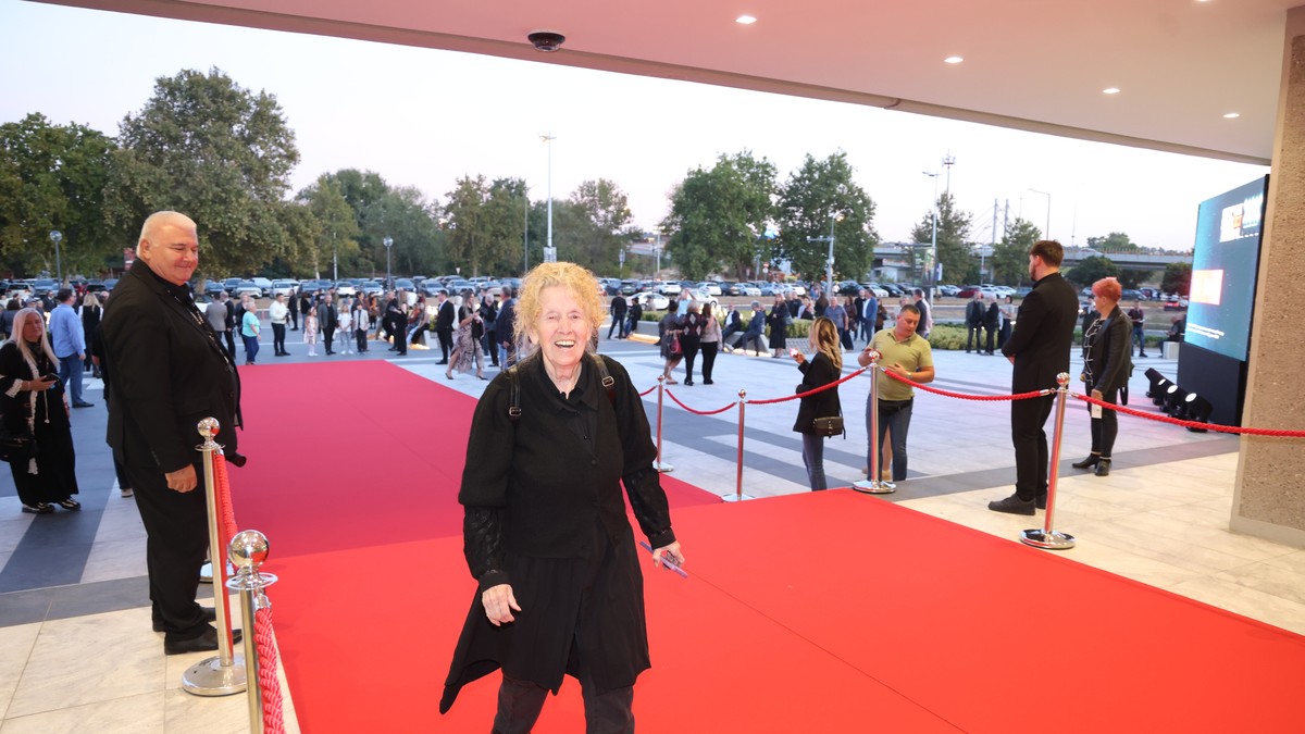"Sa 22 godine sam već imala dva razvoda, a TREĆEG MUŽA SAM VARALA U NJEGOVOM STANU" Naša glumica (85) iznela intimne detalje: "Nismo imali prvu bračnu noć, zato smo imali afere"