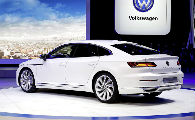 Volkswagen arteon szokuje. Oto NOWA limuzyna lepsza od