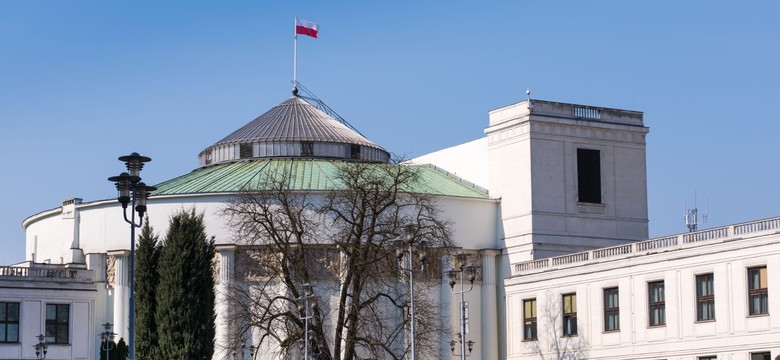 To najgorszy wynik PiS od lutego ubiegłego roku. NAJNOWSZY SONDAŻ