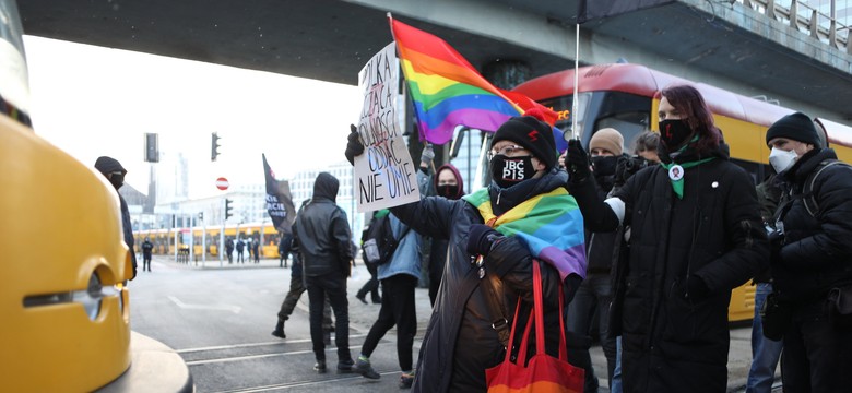 Strajk Kobiet w Warszawie. Manifestacje też w innych miastach