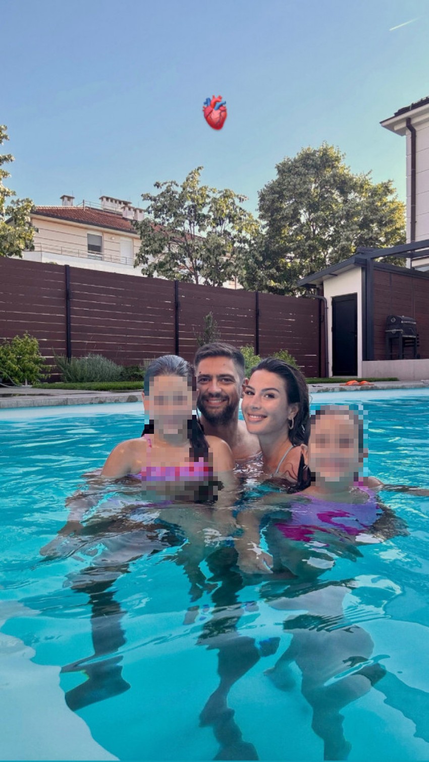 Ena Popov sa porodicom