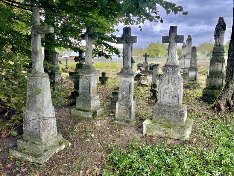 Efekty prac porządkowych na terenie cmentarza