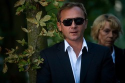 "Zdjęcie": Pierwszy krok w chmurach. RECENZJA filmu Macieja Adamka