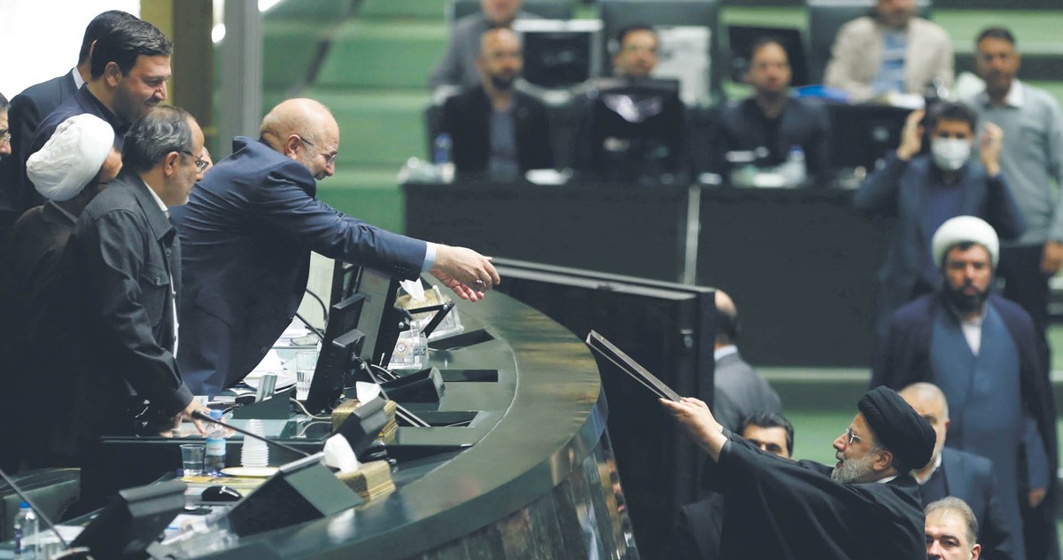 Prezydent Iranu Ebrahim Ra’isi w parlamencie 11 stycznia 2023 r.